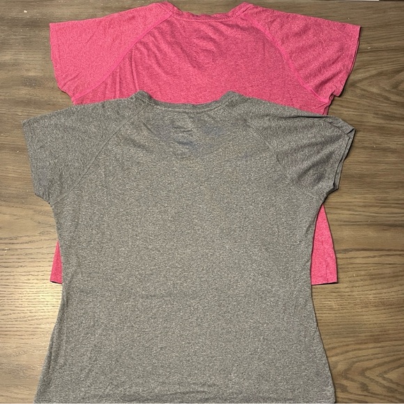 The North Face Women's Reaxion Amp V-Neck T-Shirt x TWO - Picture 2 of 13